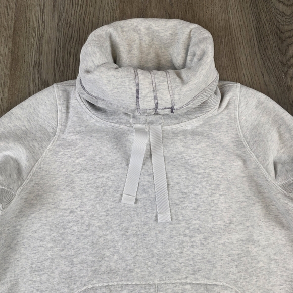 Lululemon Athletica Avenue Pullover Size 4 - Picture 6 of 10